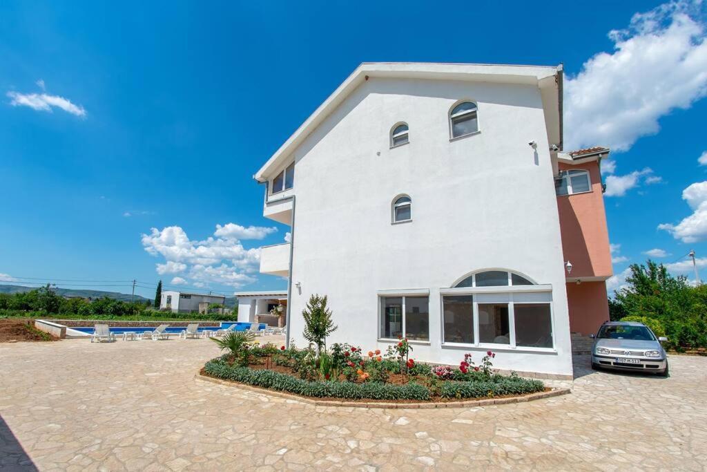 Villa Atl *